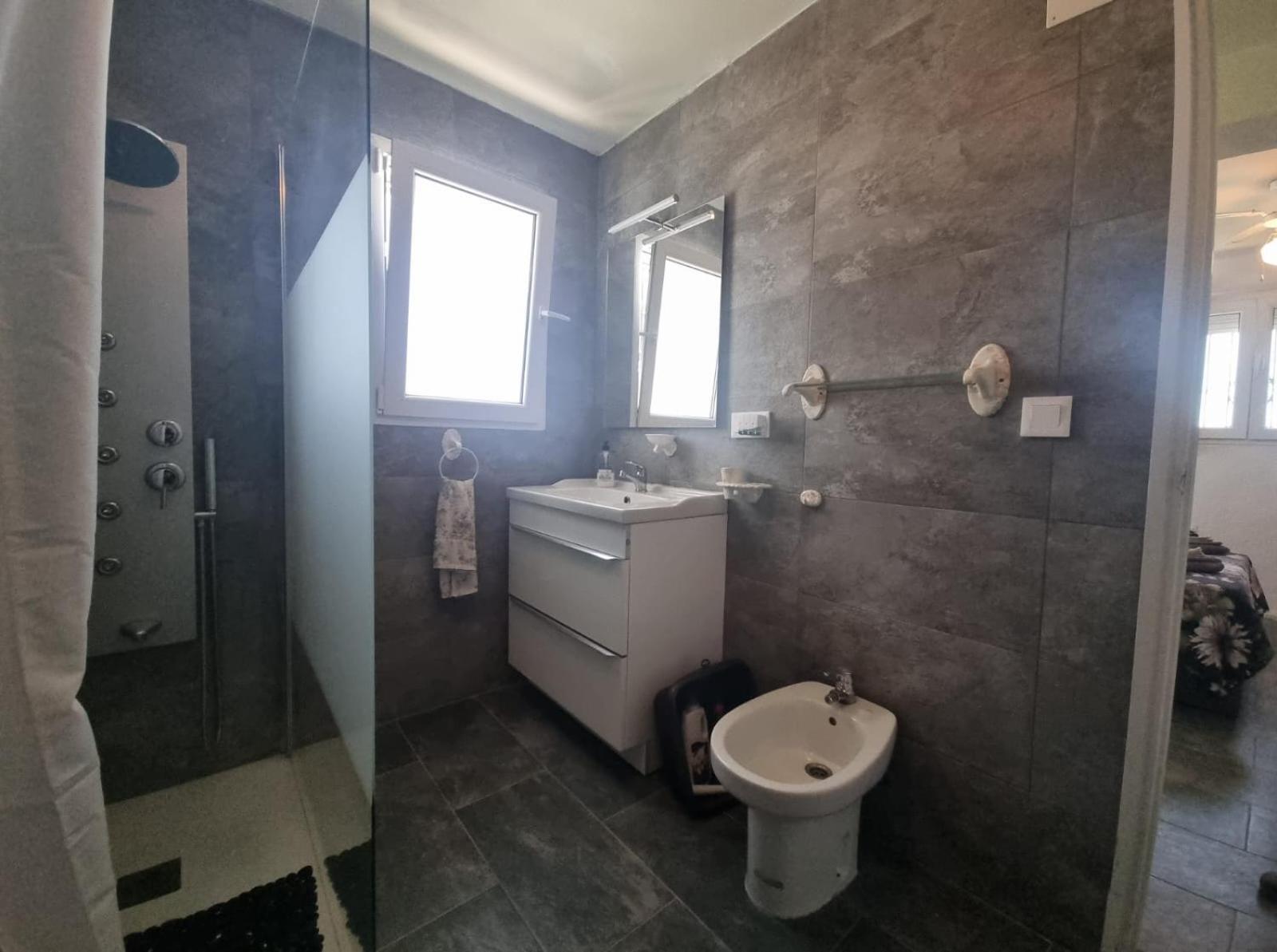 Private Room Ensuite With Balcony Chiclana de la Frontera Exterior photo